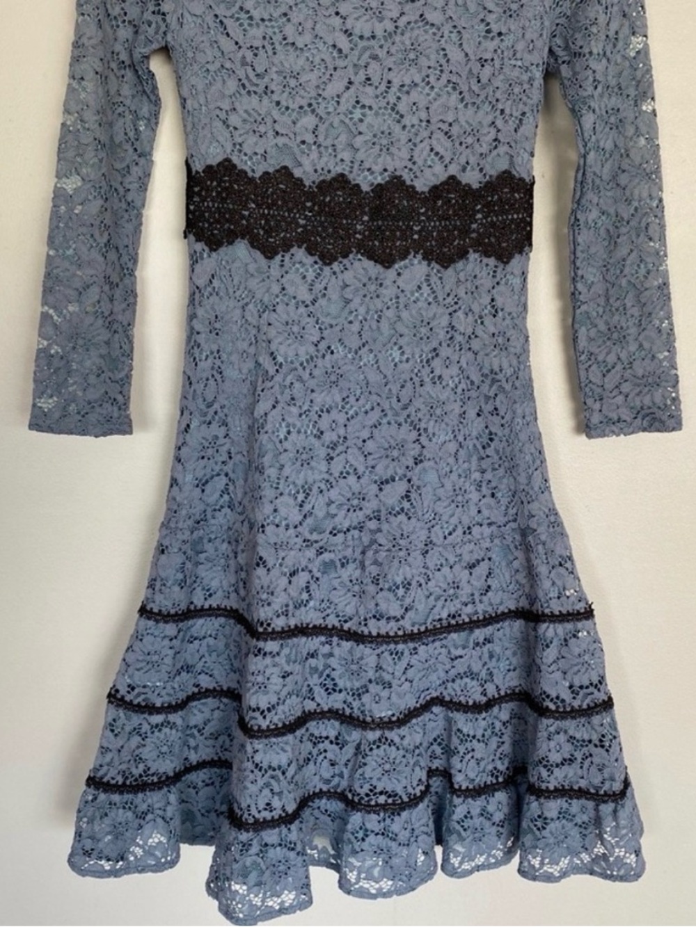 Metisu Blue Lace Long-Sleeve Midi Dress with Black Trim NWT - Picture 4 of 5